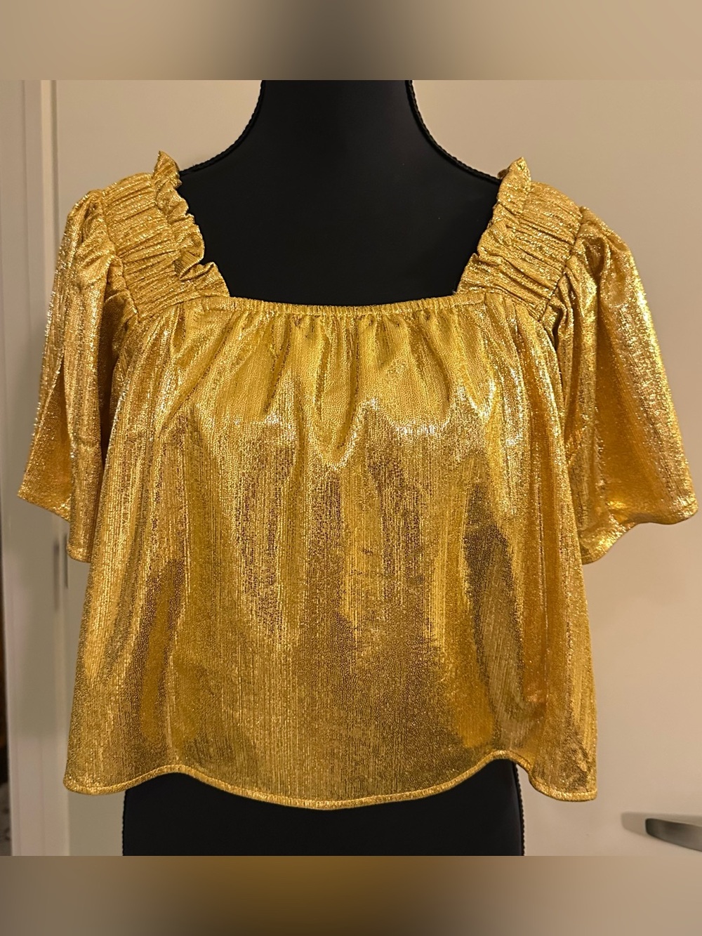 NEW Queen of Sparkles Yellow Gold Pebble Flutter Top. Size M